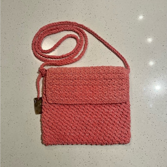 🆕 Liz Claiborne Macrame Woven Coral Crossbody Bag - Picture 1 of 5